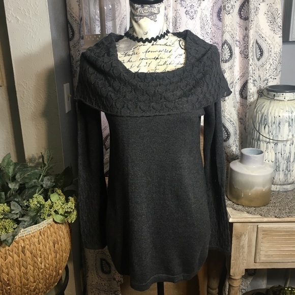 August Silk - Light weight lace knit cowl neck with lace knit sleeve cuffs. - Picture 2 of 11